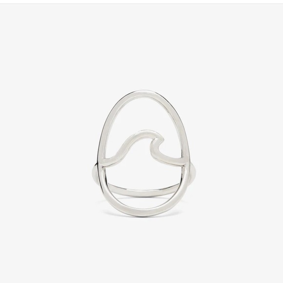 π Statement Wave Ring π Shimmering Silver | Ring Size 5 - Picture 4 of 5